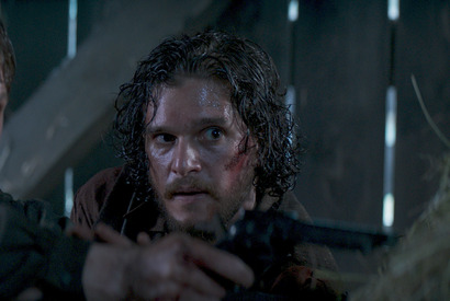 キット・ハリントン緊迫の表情！ダコタ・ファニングらの衝撃の姿も…『ブリムストーン』場面写真 画像