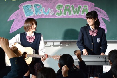 大後寿々花＆高月彩良、制服姿披露！ディーン・フジオカに依頼「今からあなたを脅迫します」 画像
