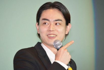 菅田将暉、釜山からヘリで駆けつけ！ 板尾創路が一言「スターですよ！」 画像