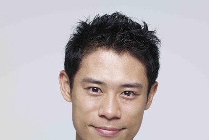 伊藤淳史「少年ジャンプ」のヒーローに!? 寺脇康文＆柳俊太郎らとコスプレ 画像