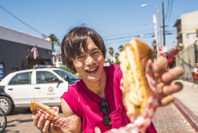 窪田正孝、LA旅の超絶ナチュラルな姿が満載！ 写真家・齋藤陽道コラボカレンダー第2弾発売 画像