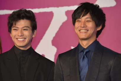 松坂桃李＆新田真剣佑、“絶品どんぶり”に舌鼓！「嵐にしやがれ」 画像