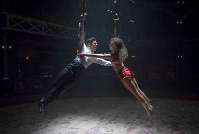 ザック・エフロン＆ゼンデイヤ、“空中”デュエット公開『グレイテスト・ショーマン』 画像