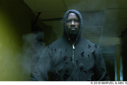 銃やナイフじゃ歯が立たない！鋼の体を持つ「マーベル／ルーク・ケイジ」ボーナス映像 画像