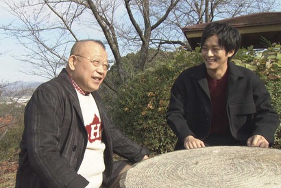 松坂桃李、大阪府唯一の村で出会った大家族からのプレゼントとは!?「鶴瓶の家族に乾杯」 画像