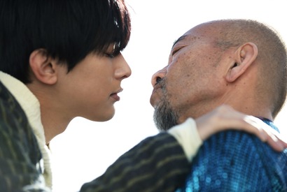 吉沢亮、竹中直人にまさかの告白＆キス!? 知英主演『レオン』 画像
