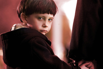 梅雨のジメジメを忘れる映画 vol.3　ジメジメにはジメジメを。“迎え酒”効果を期待したい新世紀『オーメン』 画像