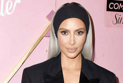 キム・カーダシアン、髪をピンクに染めて来日 画像