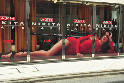 新生「ニキータ」マギー・Qが渋谷をジャック！　セクシーポーズの巨大ペイント出現  画像