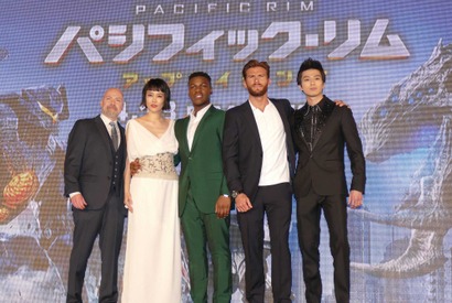 新田真剣佑「迫力を体感して」　出演した『パシフィック・リム』新作プレミアに堂々登場！ 画像