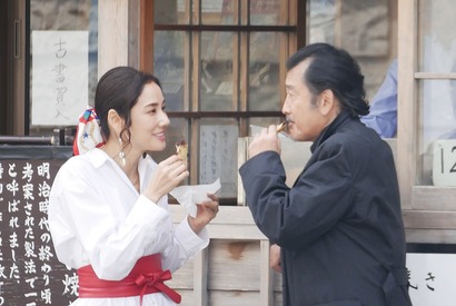 吉田鋼太郎、吉田羊にガチ口説き!?『ラブ×ドック』特別映像 画像