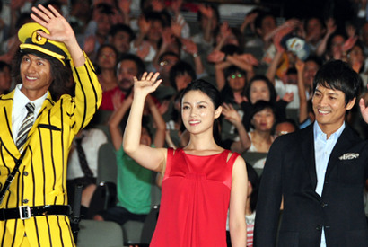 香取慎吾熱唱！　『こち亀』シリーズ化に原作者・秋本治もお墨付き 画像