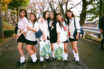 広瀬すず＆池田エライザ＆山本舞香ら90年代ルックを完コピ！『SUNNY』メイキングカット 画像