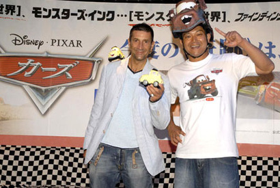 『カーズ』山口智充、パンツェッタ・ジローラモ初日舞台挨拶 画像