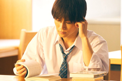 岩田剛典は20代最後！杉咲花＆須賀健太と制服姿を披露『パーフェクトワールド』 画像