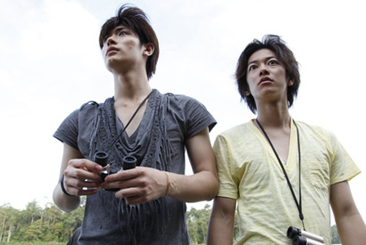 三浦春馬と佐藤健、今度は熱帯雨林のジャングルへ！　オランウータンの飼育にも挑戦 画像