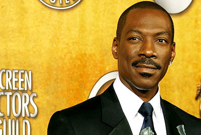 エディ・マーフィー、10人目の子どもを妊娠中の恋人と婚約か？ 画像