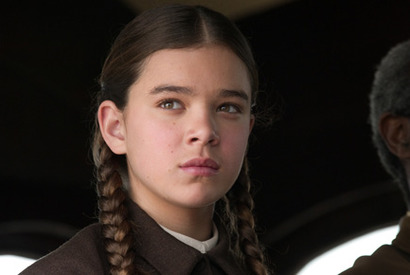 マット・デイモンも驚き！　注目ミューズ、ヘイリー・スタインフェルドの“大物”ぶり 画像