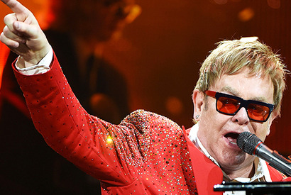 エルトン・ジョン、開始予定時刻後の公演キャンセルにファン憤り 画像