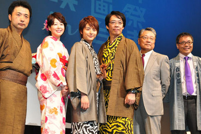 したまちコメディ映画祭開幕！　生瀬＆小池徹平がタイガース柄の着物で浅草に登場 画像