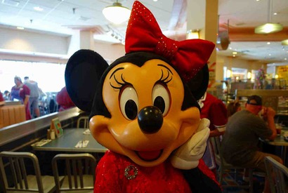 【海外ディズニー】ミニーのパーティーに潜入！大人気キャラダイ「ハリウッド＆バイン」 画像