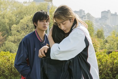 北村匠海＆小関裕太、悶絶必至の胸キュンシーン公開『春待つ僕ら』 画像