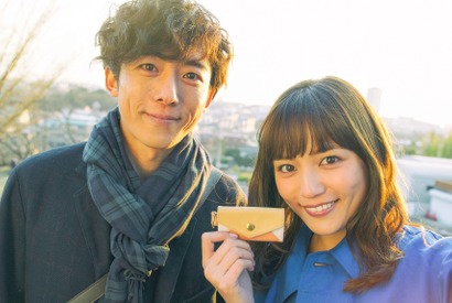 高橋一生から川口春奈へ…お似合いすぎるセルフィー公開！『九月の恋と出会うまで』 画像