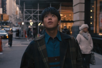 杉咲花＆竹内涼真、NYで“上を向きすぎて”大変なことに…「白戸家」歌う新CM 画像