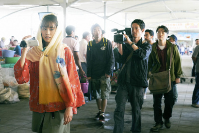 前田敦子、異国の地で号泣…『旅のおわり世界のはじまり』本予告 画像