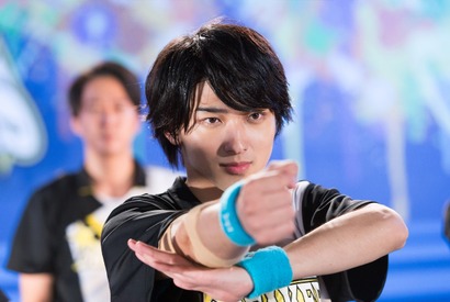 横浜流星、チアに真剣な表情からくしゃっとスマイルまで！『チア男子!!』場面写真 画像