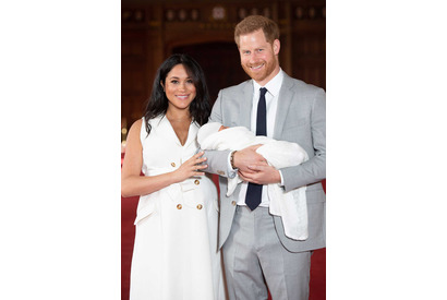 ヘンリー王子＆メーガン妃、母の日にアーチーくんの“あんよ”の写真を公開 画像