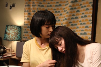 門脇麦、小松菜奈に優しくにキス…『さよならくちびる』“キスの日”カット入手 画像