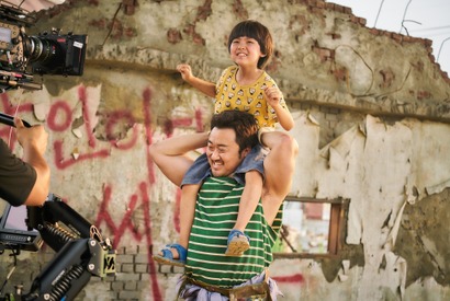 マ・ドンソクが“鉄拳”封印!? 子どもまで癒やされる『神と共に』本編映像＆新カット 画像