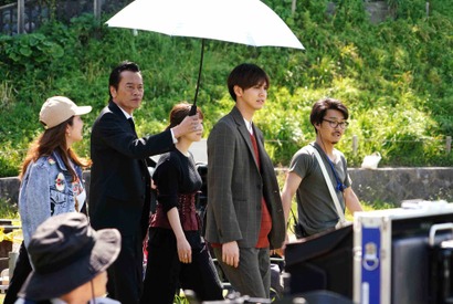 遠藤憲一、“国民的スター”片寄涼太のマネージャーに『午前0時、キスしに来てよ』 画像