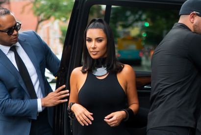 キム・カーダシアン、「KIMONO」改名の進捗を報告 200万枚の下着廃棄せず 画像