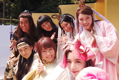 “桃太郎”松田翔太、ヤバイ鬼…ではなく“鬼嫁”とサプライズ結婚式!? 「三太郎」新CM 画像