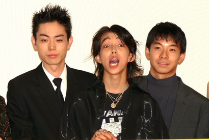 YOSHI「体でFeelして！」菅田将暉＆仲野太賀らも登場『タロウのバカ』舞台挨拶 画像