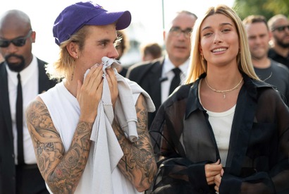 ジャスティン・ビーバーと挙式間近のヘイリー、バチェロレッテ・パーティーで大はしゃぎ 画像