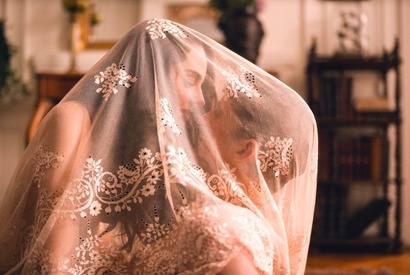 “エロスの祭司”といわれた詩人との奔放な恋『不実な女と官能詩人』R18＋指定で公開 画像