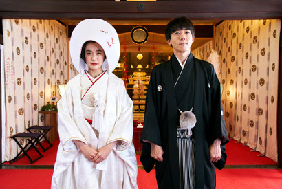 高橋一生＆蒼井優、『ロマンスドール』神前式写真お披露目 画像