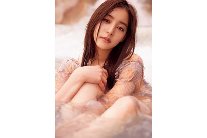 新木優子2nd写真集より水着カット公開、パネル展も 画像