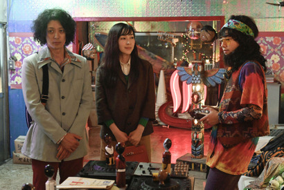 山崎賢人＆二階堂ふみらに歓喜、松重豊コスプレにも「可愛い」の声…「時効警察はじめました」最終話 画像