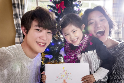 宮沢氷魚＆藤原季節、幸せオーラ最高潮のクリスマス自撮りカット解禁『his』 画像