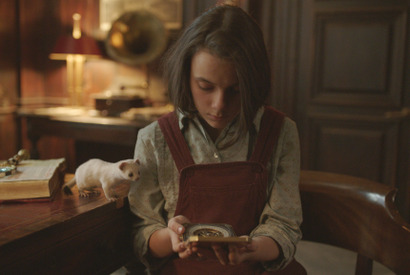 「ダーク・マテリアルズ」ダフネ・キーン、守護精霊“ダイモン”とは「似た者同士」 画像