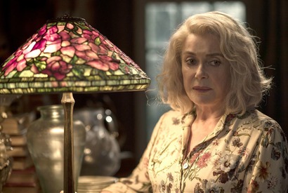 カトリーヌ・ドヌーヴ、娘との“思い出”を売る…『アンティークの祝祭』予告編 画像