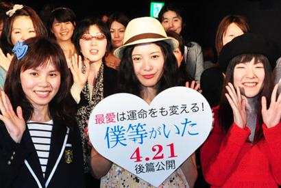 吉高由里子、純白スーツの生田斗真に「キュンとしました！」と告白 画像