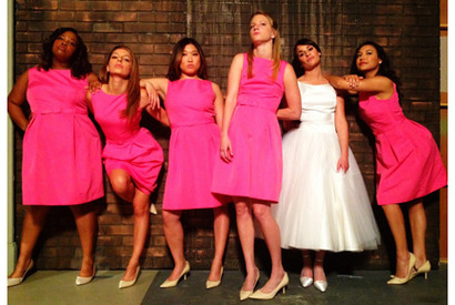 「glee／グリー」のキャストが“ブライズメイズ”に変身!?　ツイッター上で写真公開 画像