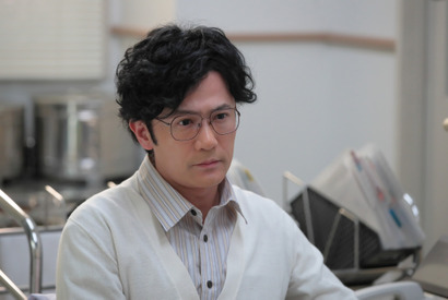 稲垣吾郎の“医師”姿に「待ってました」「感極まる」「スカーレット」に登場 画像