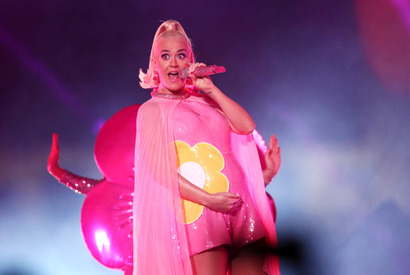 ケイティ・ペリー、ライブでお腹のふくらみを披露し「女の子がほしい」願望明かす 画像