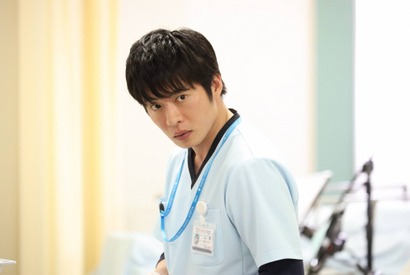 田中圭、石原さとみの先輩薬剤師役「僕と石原さんの普段の感覚を」「アンサング・シンデレラ」 画像